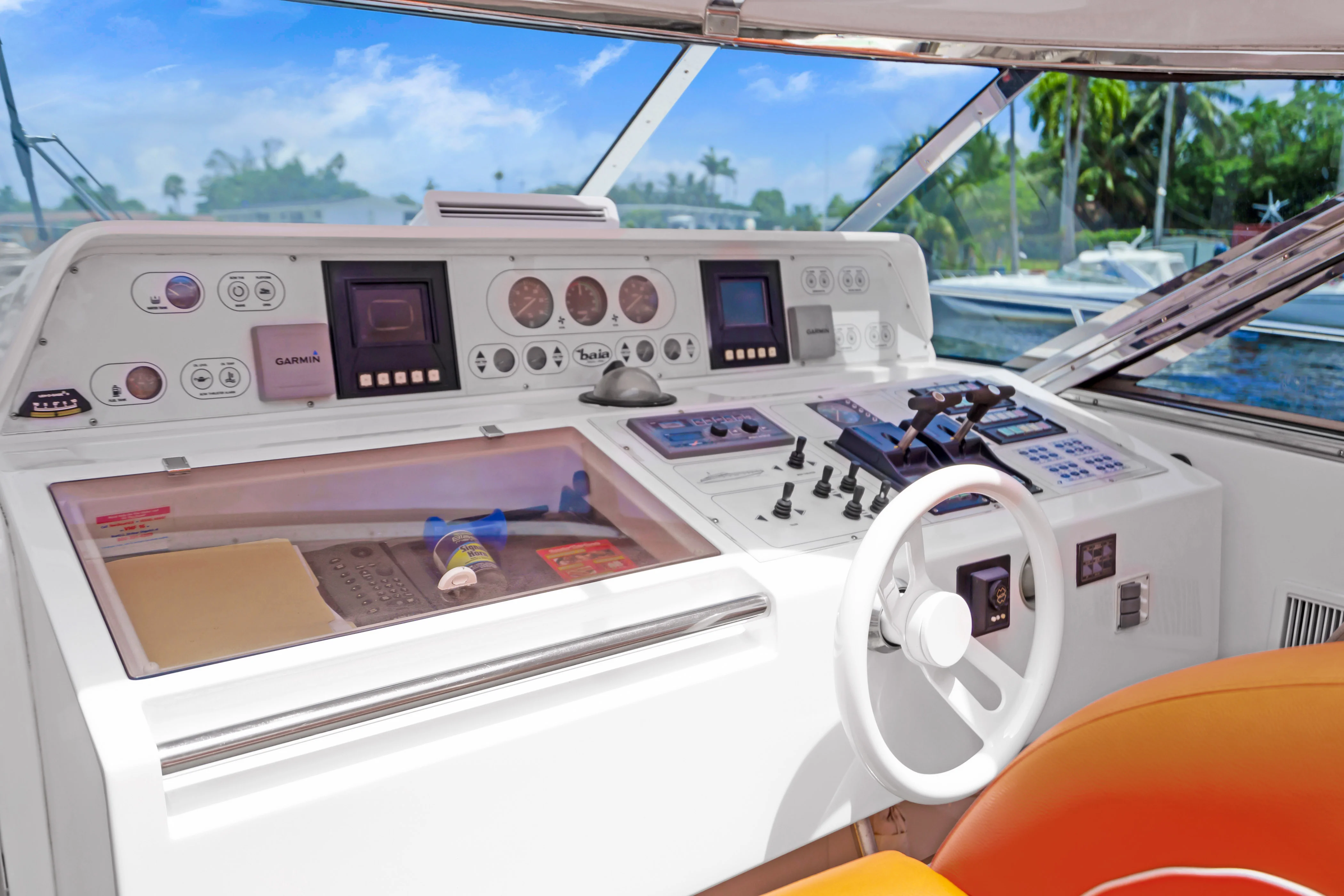 85ft Baia panoramic deck views